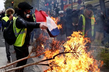 Протести "жовтих жилетів" у Парижі