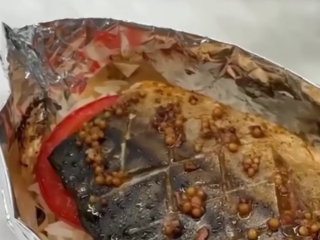 Запеченная скумбрия, кадр из видео