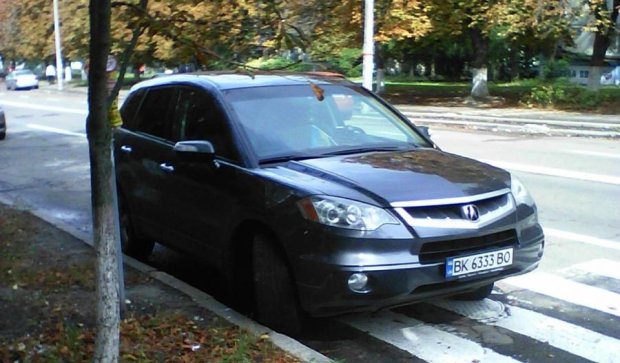 Столичные "герои парковки" не прекращают злить киевлян