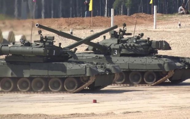Солдаты-лихачи показали дрифт на танках: видео