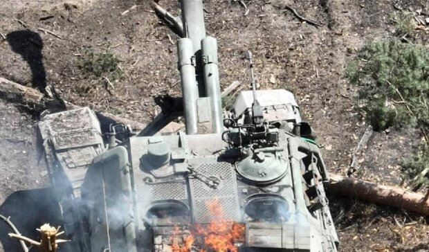 Сожженный танк. Фото: скриншот Facebook