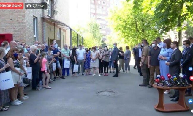 Зеленський дав квартири жителям постраждалого від вибуху будинку