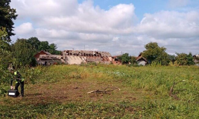 Наслідки удару ракети, фото: Офіс Генпрокурора