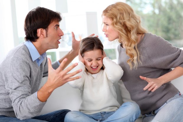Будьте взрослыми: что категорически нельзя делать, если ссоритесь при ребенке