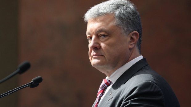 Новое уголовное дело в "копилку" Порошенко: выехал из Украины по поддельным документам