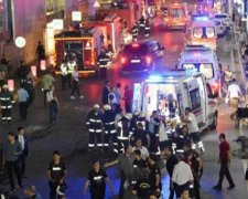 Вогонь охопив одразу декілька поверхів лікарні, перекриті центральні вулиці