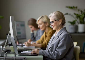 Работа для 50+: фото из свободных источников