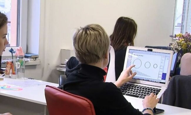 Крепостное право вернулось в Украину: работодатели обогащаются на украинцах, трудимся за "спасибо"