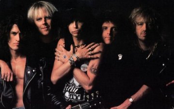 Фургон легендарных Aerosmith нашли среди леса: фото