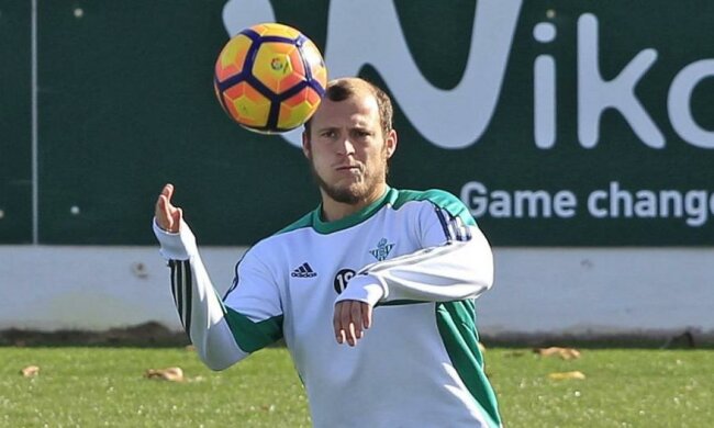 ФИФА разрешила Зозуле вернуться в "Днепр"