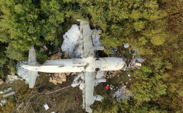 "Фрагменты тел собирали по всему...": Садовый раскрыл жуткие подробности авиакатастрофы под Львовом
