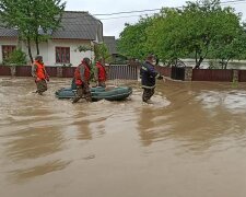 Прикарпаття знову затопить, рятувальники б'ють на сполох - річки вийдуть з берегів