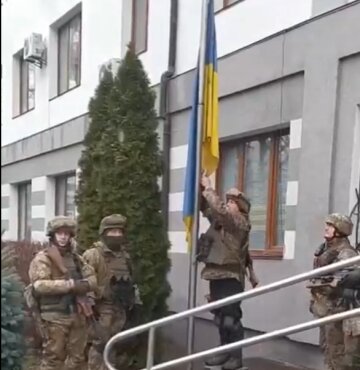 В Буче снова подняли украинский флаг, скриншот