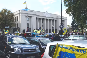 Под Радой в Киеве собрались евробляхеры, ждут Зеленского: озвучены требования