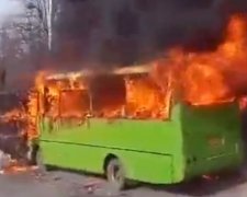 В Харкові на ходу спалахнула маршрутка (фото, відео)