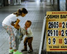 Курс валют на 17 августа: доллар еще сильней прижал гривну