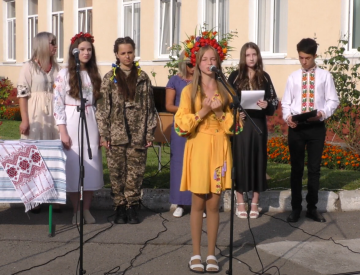 1 вересня, Перший дзвінок, День Знань, школярі, кадр з відео