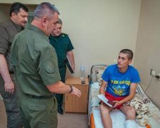 Пораненим під Радою нацгвардійцям вручили держнагороди (фото)