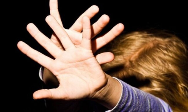 Знімала 4-річного сина у фільмах для дорослих: у Вінниці горе-мати вийшла сухою з води, суд "пробачив"