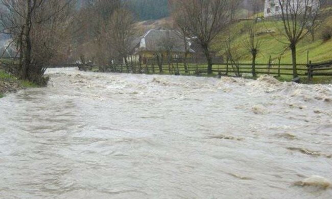 У «Синевірі» стихія зруйнувала мости і дороги (фото)