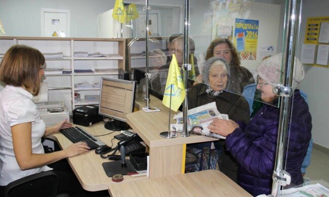 Укрпошта знову задерла тарифи, в українців упала щелепа: на скільки цього разу