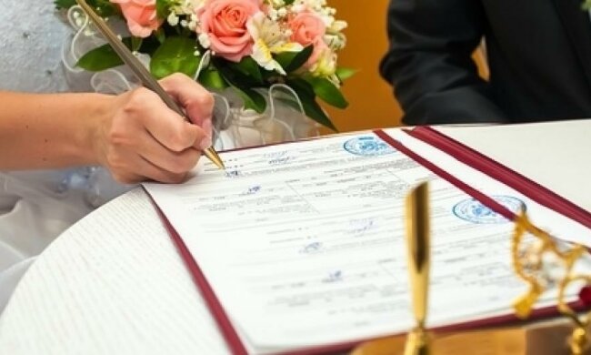 Експрес-шлюби збагатять шлюбних аферистів