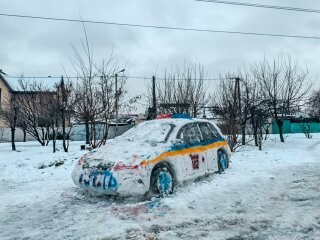 У Дніпрі зліпили авто для поліції, фото: Інформатор