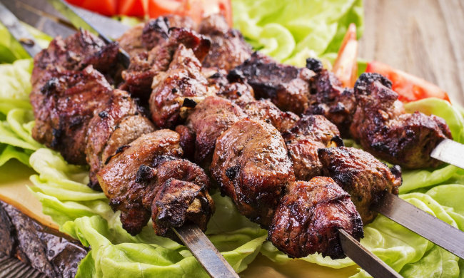 Смачний рецепт на травневі свята: готуємо шашлик з баранини