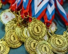 Нарко-медалі: в Лондоні поставили стенд для допінгових "нагород" РФ