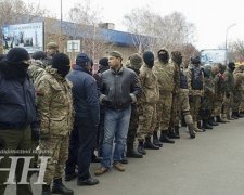 Люди мітингують біля суду в Кіровограді (фото)