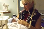 Британка в 55 років народила трійню і стала найстаршою мамою