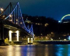 У Києві 20-річний хлопець стрибнув з Пішохідного мосту