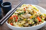 Для любителів китайської кухні: рисова локшина зі свининою і каррі