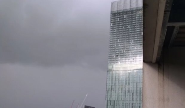 Хмарочос у Англії лякає людей страшними звуками (відео)