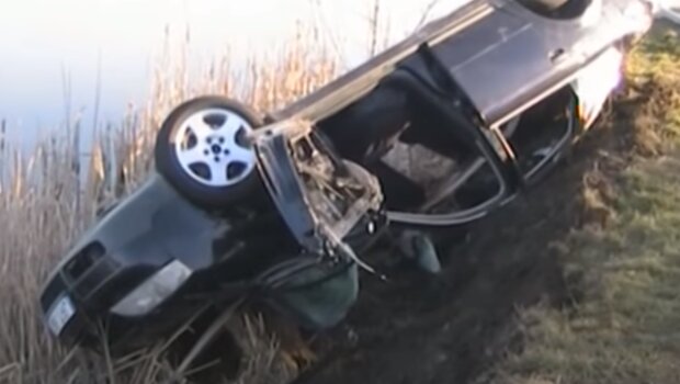 Под Тернополем в жуткой аварии погиб мужчина, машину размазало по дороге