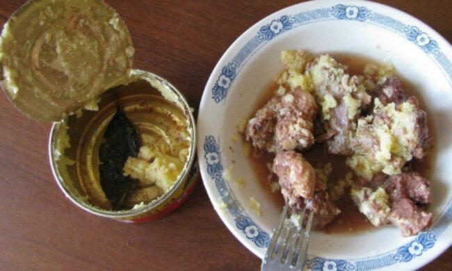 Бойовикам на Донбасі платять тушонкою замість грошей