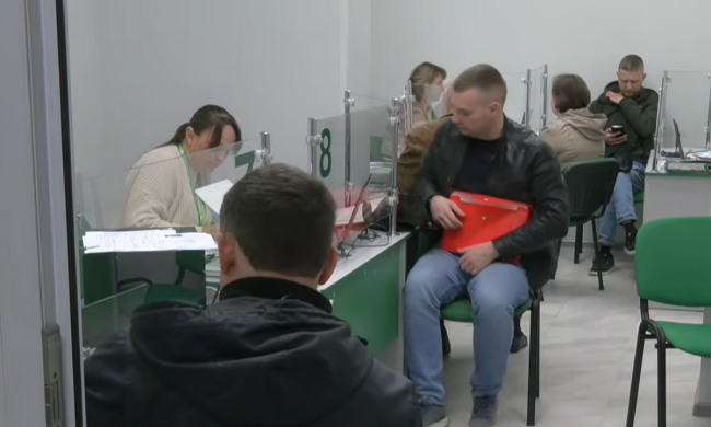 Допомога ВПО. Фото: скрін youtube