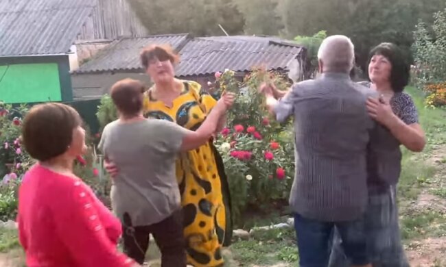 "Лісапетний батальйон", скріншот відео