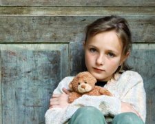Пенсіонер врятував сироту від смерті, віддавши їй найцінніше