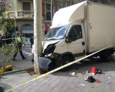 Пекельна вантажівка протаранила натовп: багато постраждалих