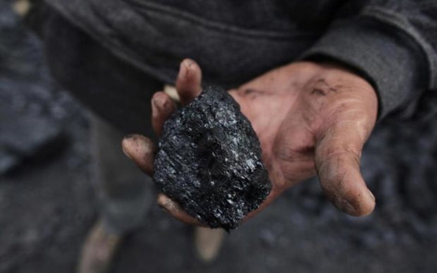 Кто помогает продать отжатый у Украины уголь