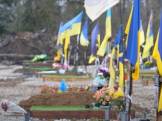 У Кривому Розі наживаються на похованні загиблих бійців. Фото: скриншот Youtube