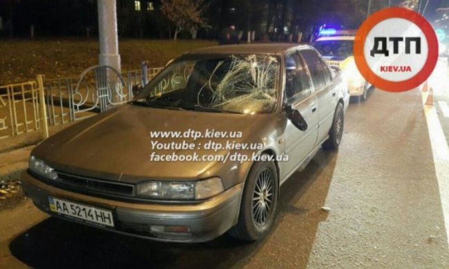 У Києві підліток скалічився, перебігаючи дорогу з шаленим рухом (фото, відео)