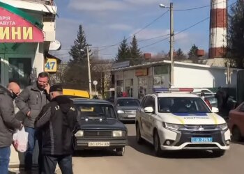 Люди на вулицях, скріншот: Youtube