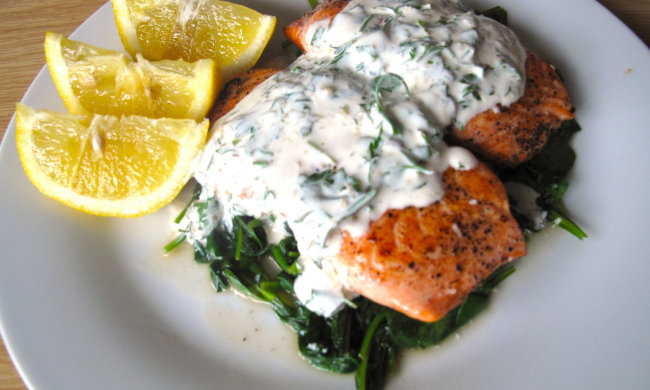 Пальчики оближешь: рецепт лосося с соусом тартар