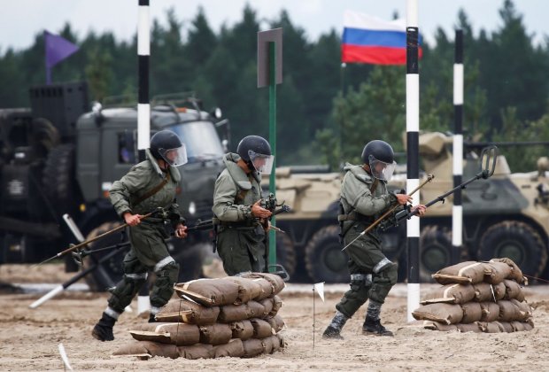 Добровольно признались? Российские военные похвастались "уничтожением" склада с боеприпасами
