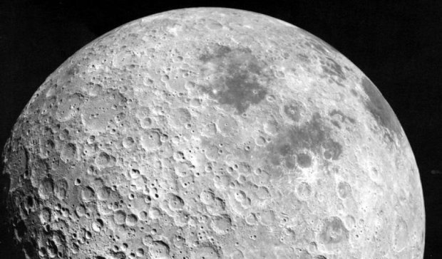 Місяць краде земний кисень