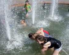 Дворічна дитина втопилась у фонтані на Буковині