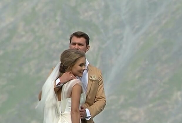 Елена Шоптенко и Дмитрий Дикусар, скриншот из видео