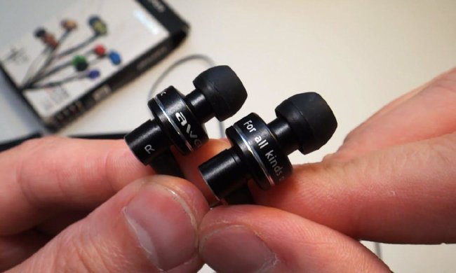 Медики розповіли, як навушники-затички впливають на слух